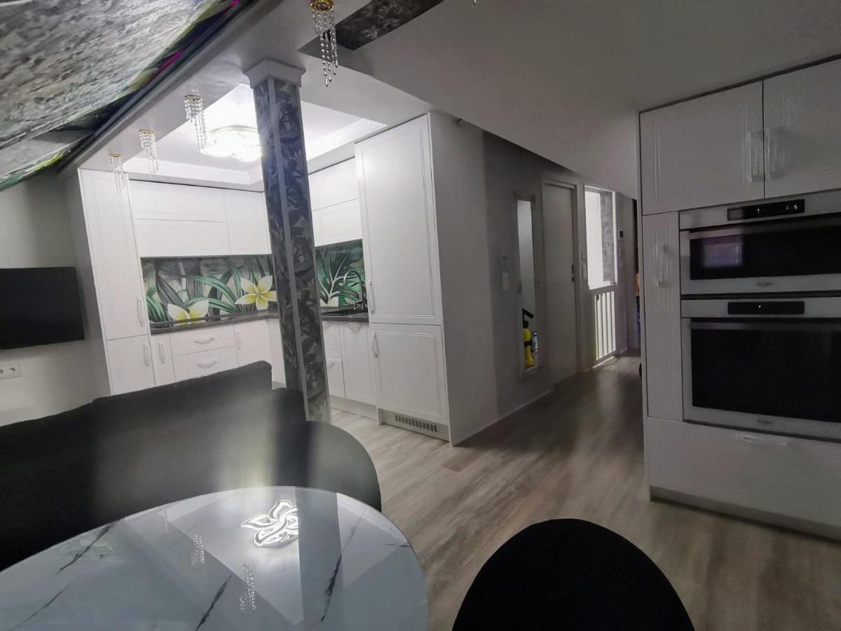 Cezari Aparthotel Брашов Экстерьер фото